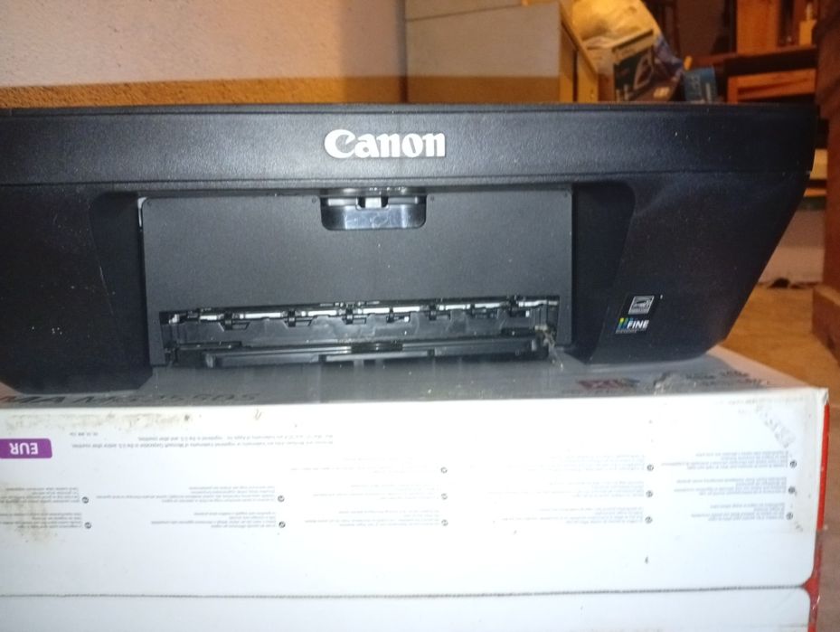 Vendo impressora Canon com caixa