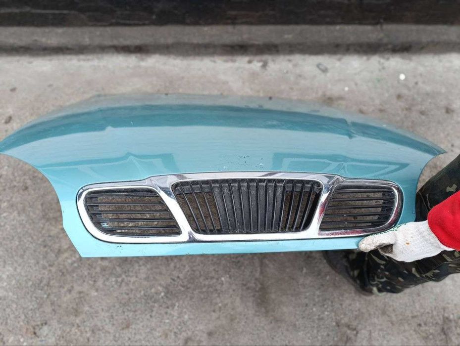 Капот на Ланос зеленого кольору