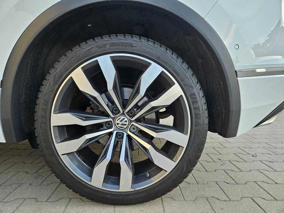 Sprzedam lub zamienię na mniejsze, Felgi Opony Zimowe 20 cali VW Tiguan (oryginalny komplet kół)