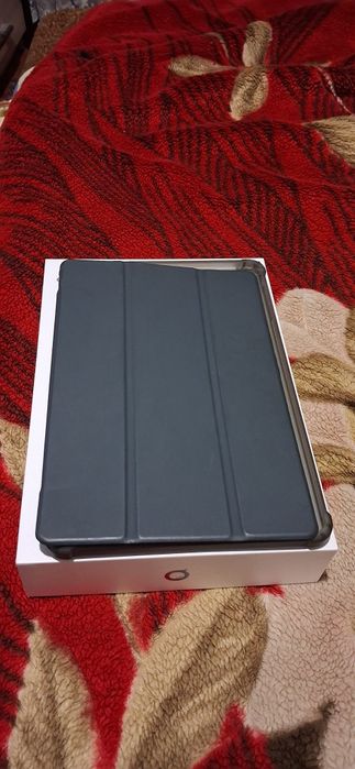 Планшет Oscal завис на включенії