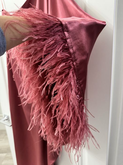 Сукня сатинова сатин Zara пір’я М