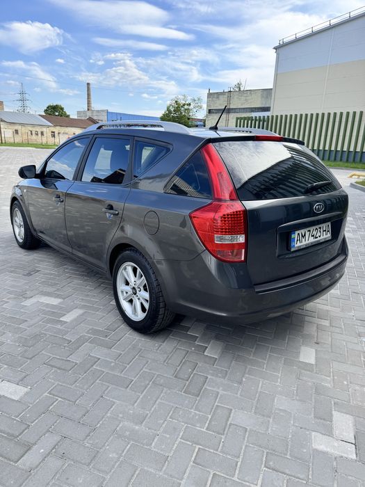 Kia Ceed 2011 года 1,6 crdi