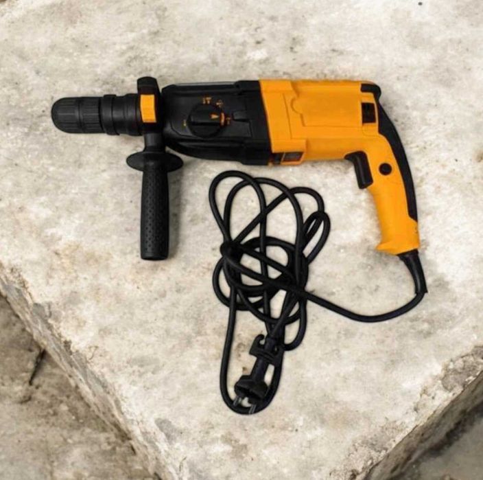 Професійний якісний перфоратор потужність 900 вт
