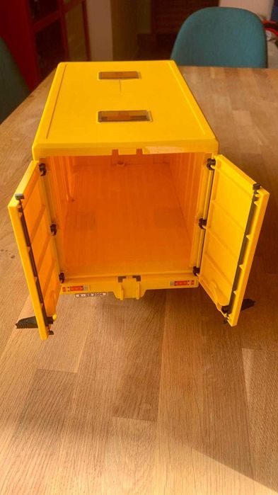 Carrinha DHL brinquedo