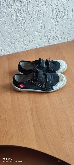 Продам красовки 33 розмір
