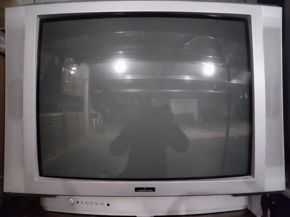 Televisão antiga - A FUNCIONAR