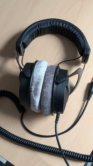 Beyerdynamic DT 990 Pro 250Ω Studio Headphones