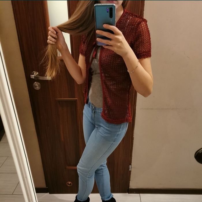 Ażurowa narzutka bordowa S