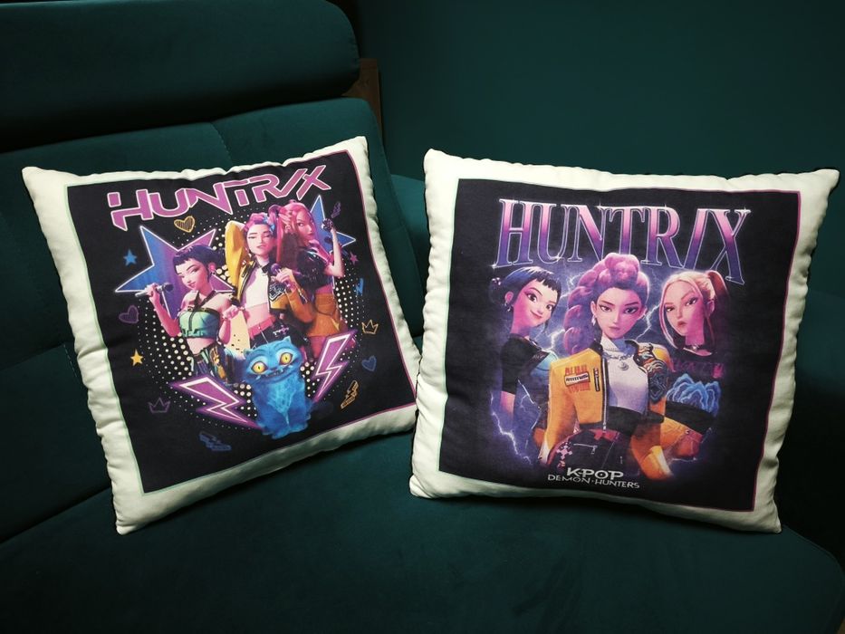 Super poduszka z nadrukiem Huntrix