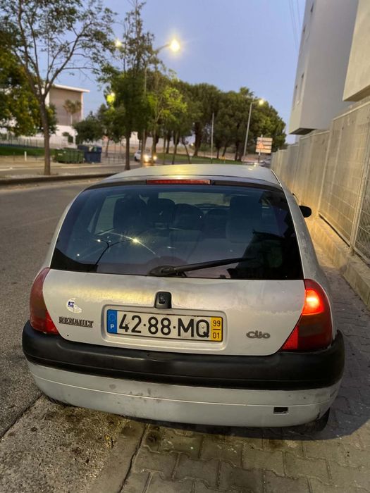Vendo renoult clio muito bom de mecânica esta impecavel parece um relogio aceito retoma ou troca so tem 175 mil kms muito bom para despachar