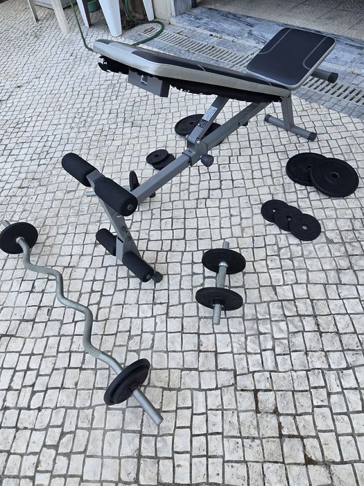 Banco de gym com pesos