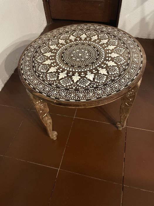 Mesa de centro ou de canto decorada