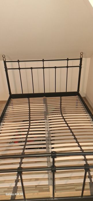 Metalowy stelaż pod materac