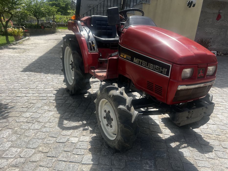 Trator 4x4 mitsubishi