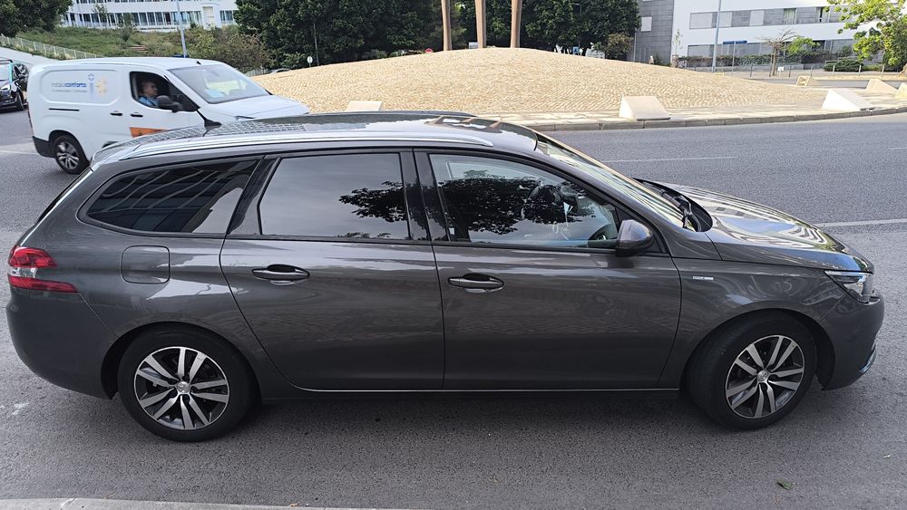 Peugeot 308 sw 1.5 bluehdi — photo 3
