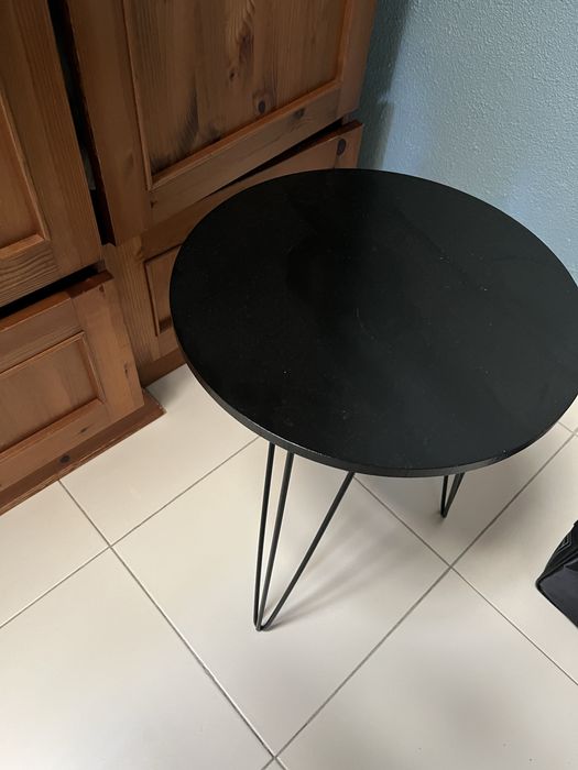 Mesa preta de 3 pes