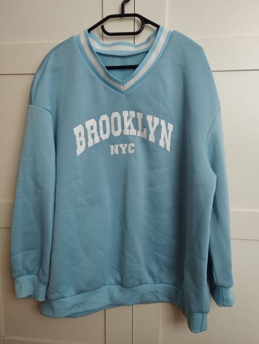 Bluza jasny niebieski brooklin napis XXXL Shein