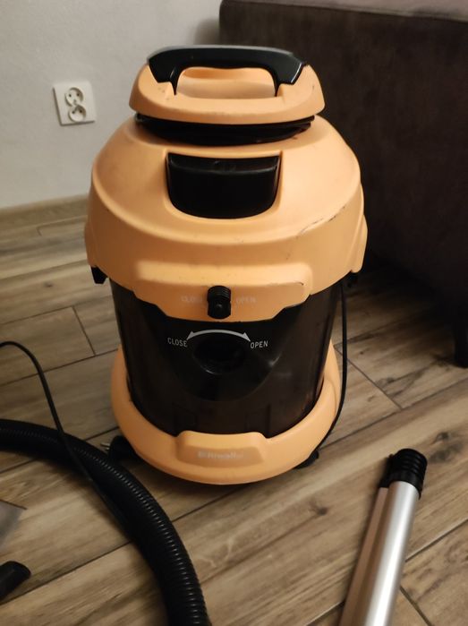 Odkurzacz piorący RIWAL