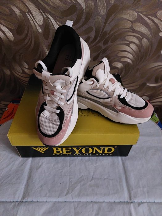 Кроссовки Bershka 38 р