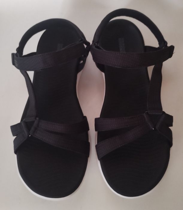 Оригінальн новіі фірмові сандалі Skechers, розмір 40