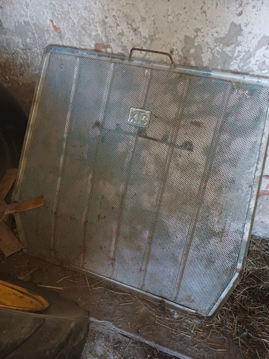 Решітка радіатора ХТЗ 150К