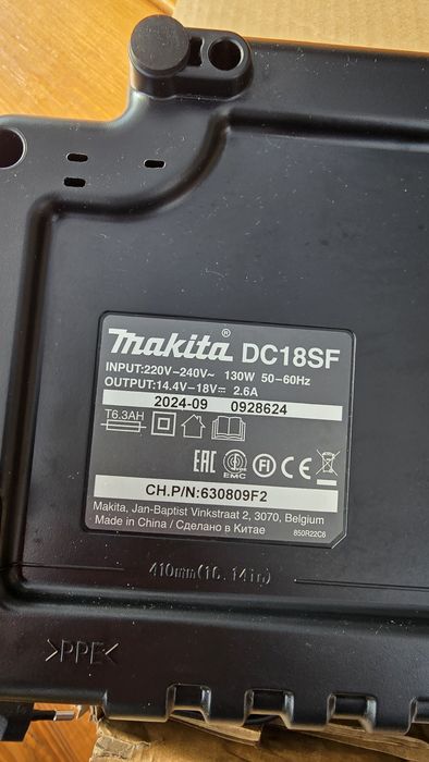 Makita Ładowarką DC18SF