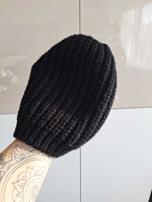 czapka z włóczki czarna