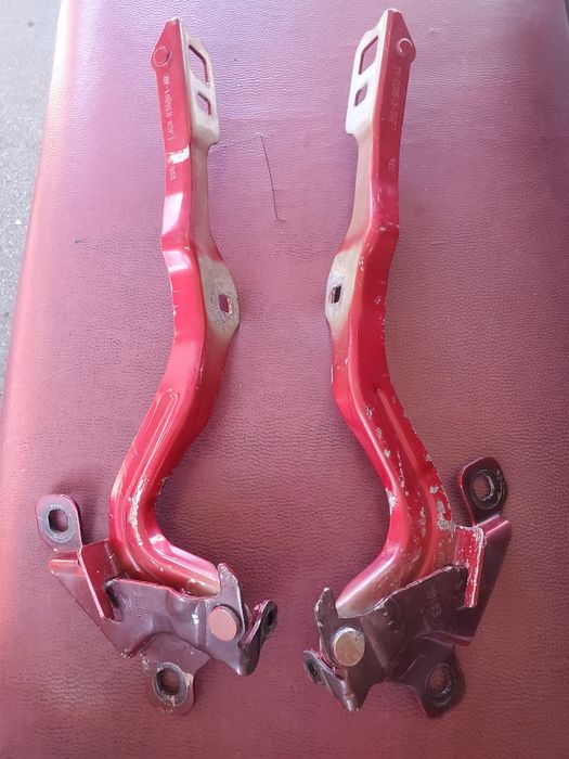 Деталі бампера Mach-E.Петлі.