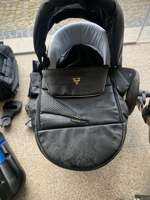 Carrinho junama trio em otimo estado ja com isofix incluido