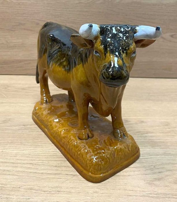 Touro, Faiança tradicional de Caldas da Rainha,