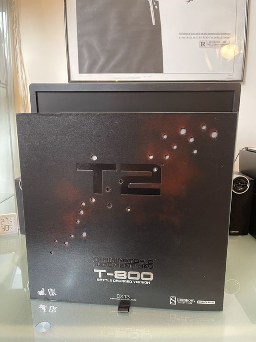 Фигурка 1/6 hot toys DX 13 TERMINATOR 2 T-800 BATTLE DAMAGED