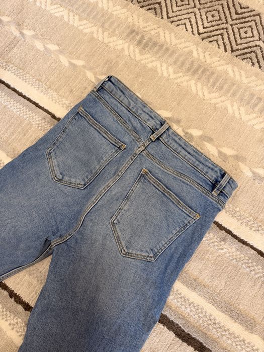 Джинси Zara з розрізами, висока посадка (Розмір EUR 36 / S)