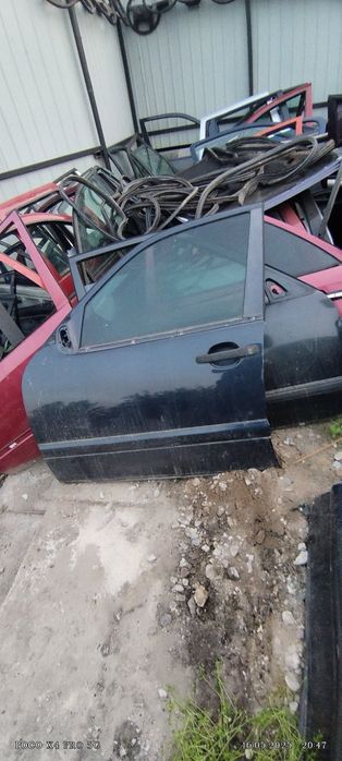 Передня ліва дверь дверка мерседес w210 E-class