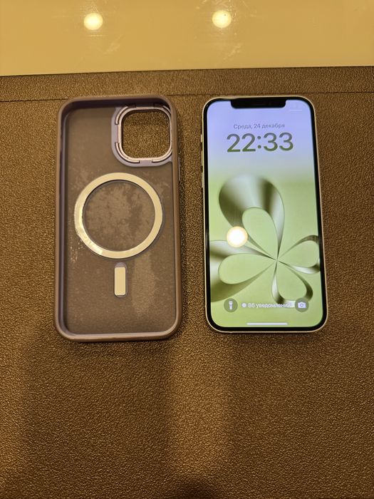 Телефон iPhone 12 б/у