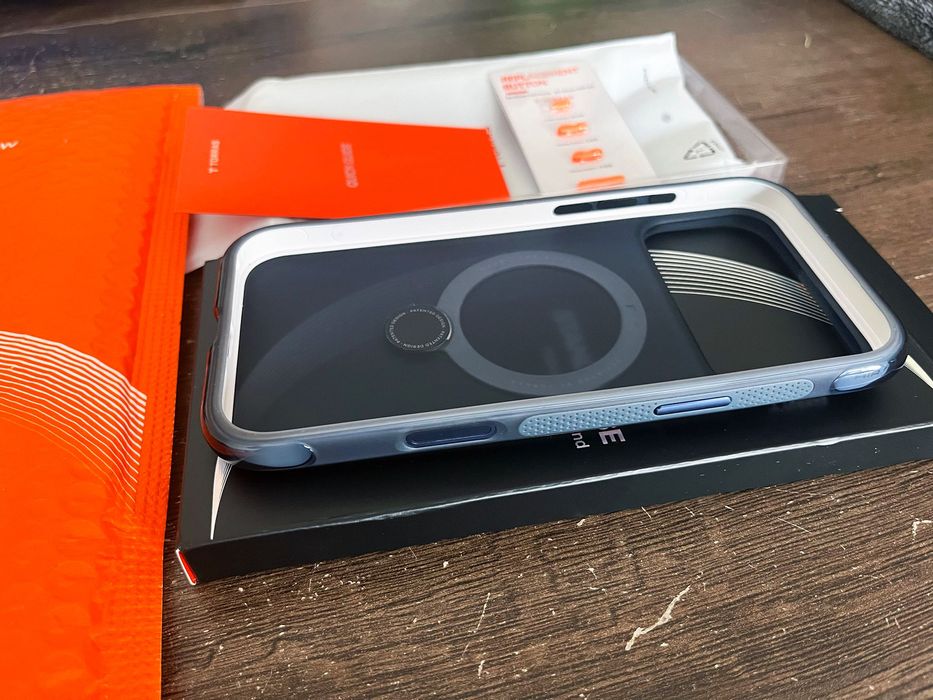 Torras Ostand Q3 Air Case Etui - iPhone 17 Pro Max z MagSafe (Deep Blue)