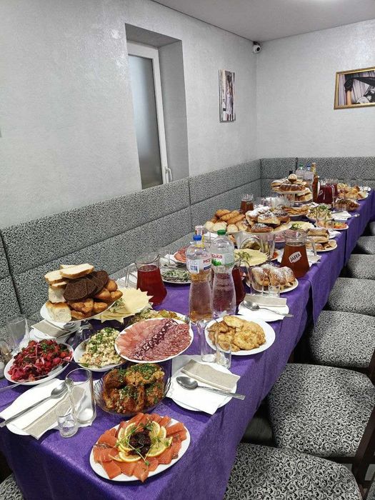 Окремий зал для поминальних обідів на лівобережному 3 Днепр