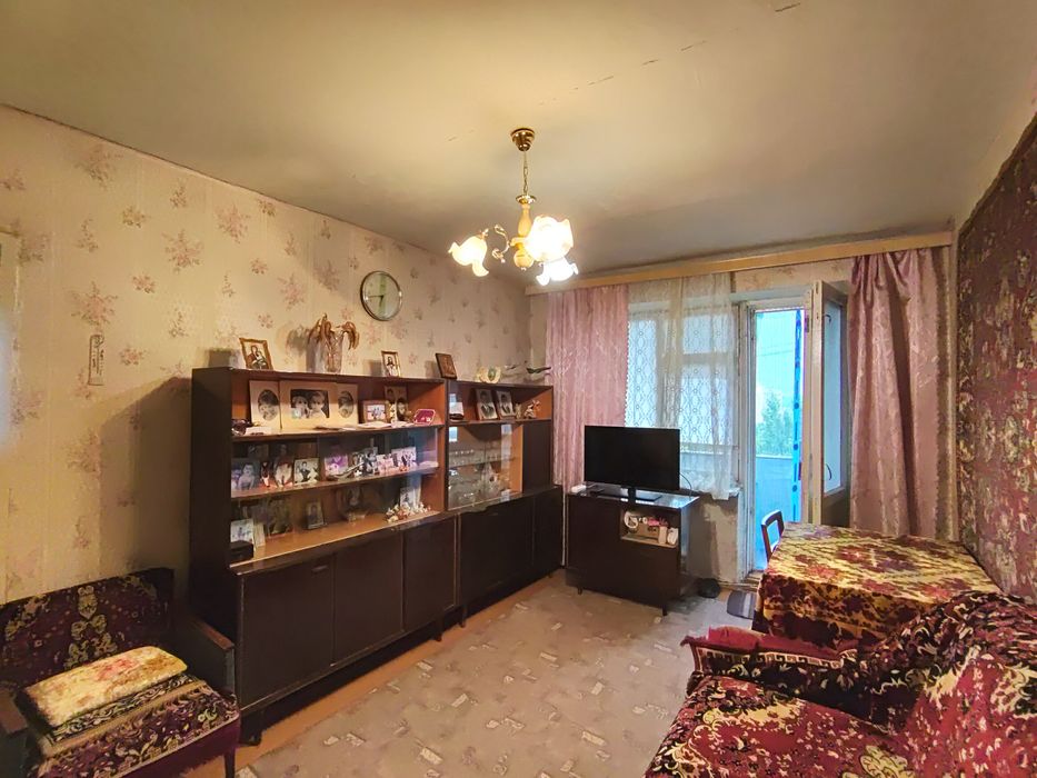 Продається невеличка трикімнатна квартира на масиві. 37500$
