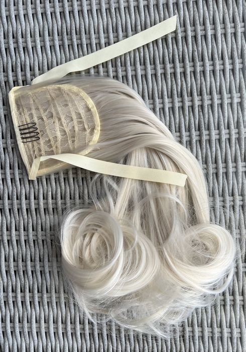 Premium Ultra włosy doczepiane, platynowy blond, kucyk, loki 622.