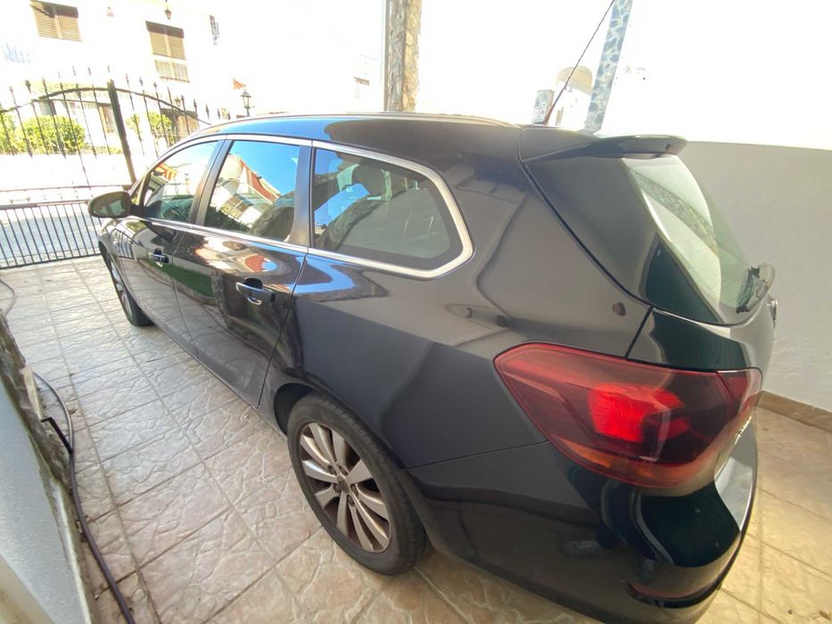 Opel Astra J Sports Tourer 1.7 CDTI (125cv), versão Cosmo