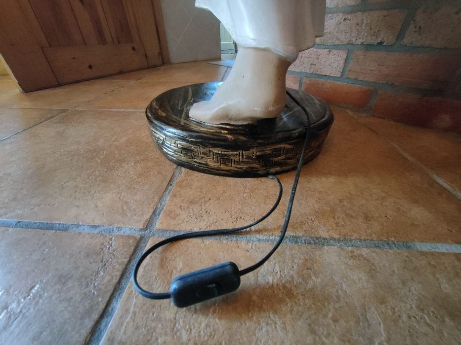 Figura FARAÓ em fibra com candeeiro