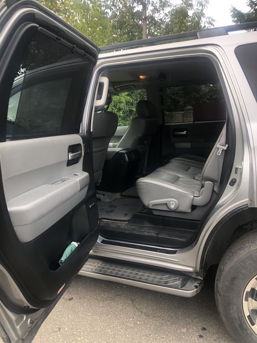 Продам Toyota Sequoia