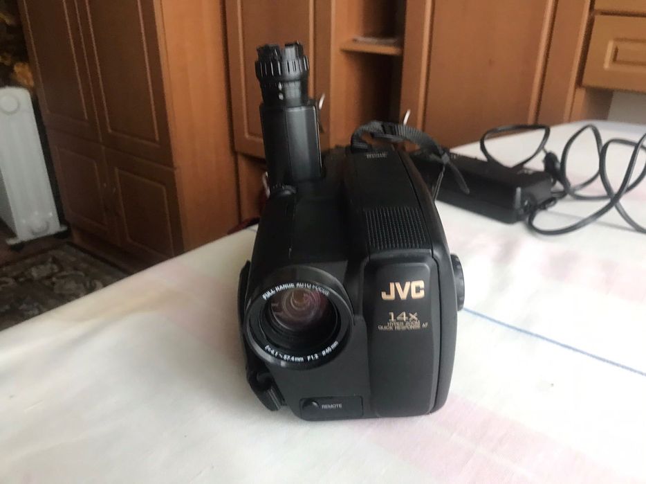 Видеокамера продам