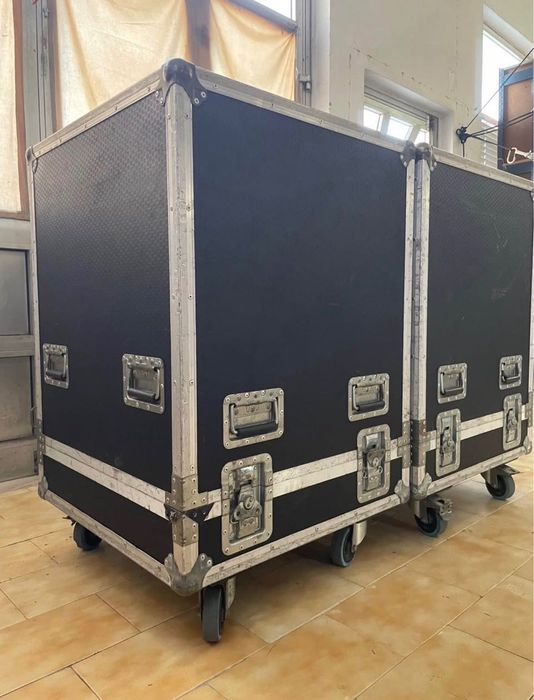 2 Projetores Profissionais GRIVEN Kolorado 1800 + Flight Cases
