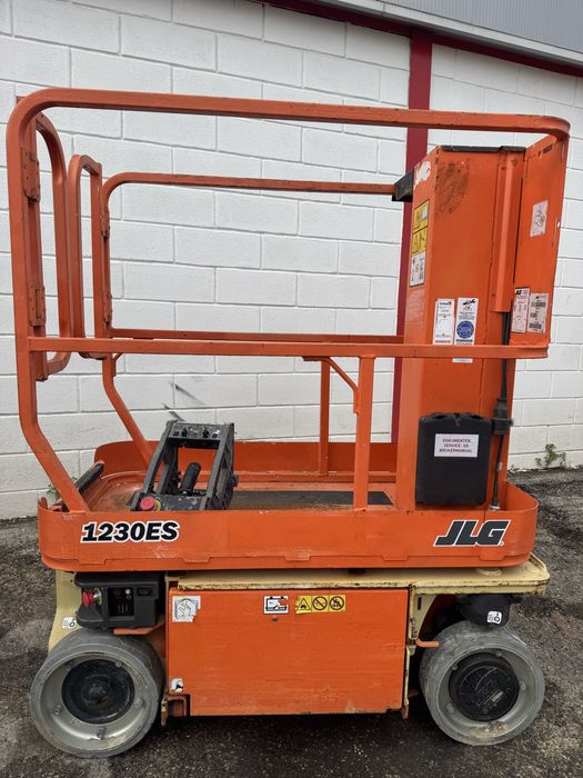 Plataforma elevatoria Vertical eletrica 5,5mt (usada)