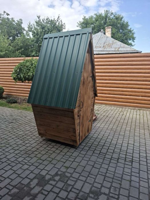 Деревяний туалет , вбиральня