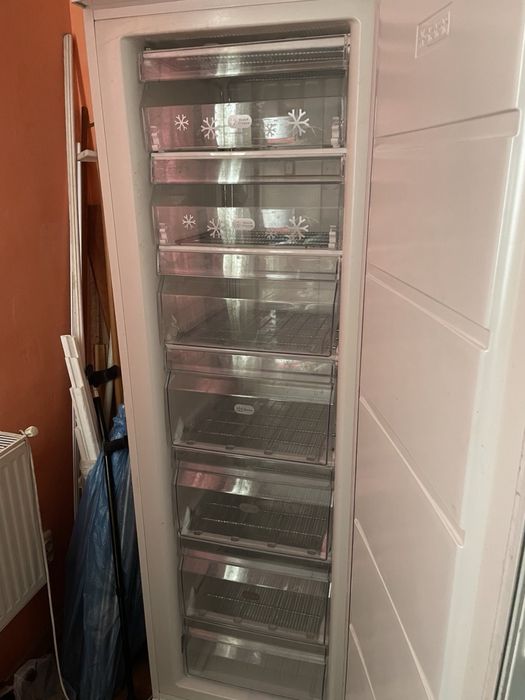 Морозильна камера Zanussi