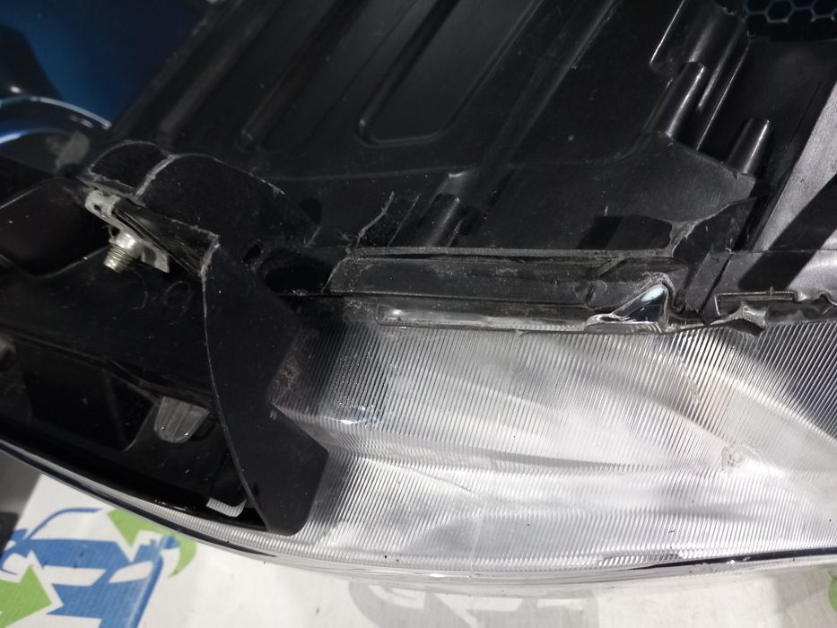 Ótica farol direito Fiat Doblo