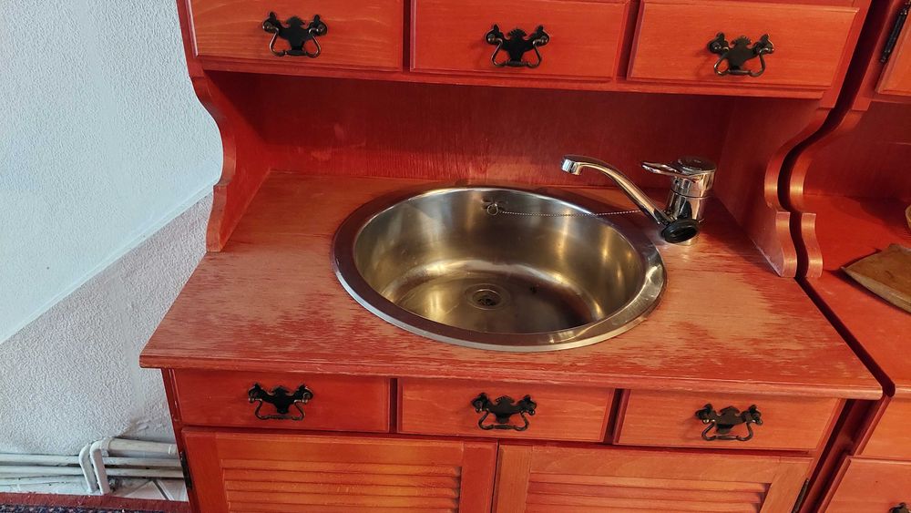 Rustykalna kuchnia z litego drewna