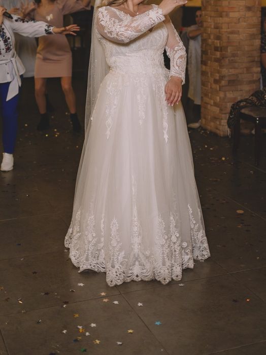 Продам ніжну неймовірно весільну сукню в наявності дуже неймовірна