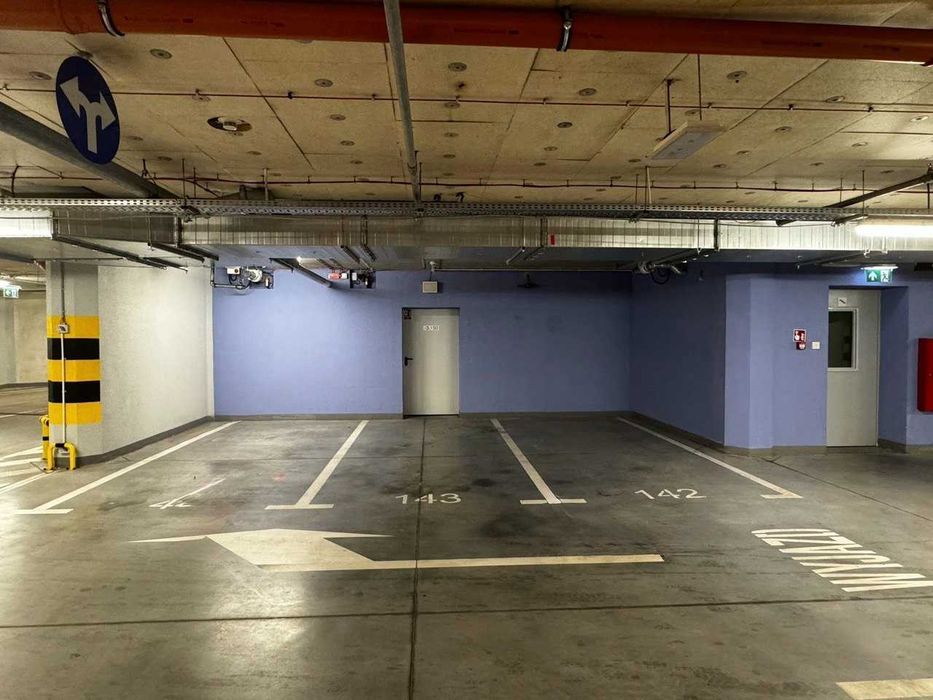 Wyjątkowe miejsce postojowe na sprzedaż – Hanza Tower